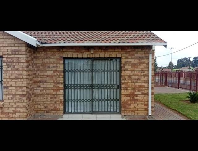 3 BEDROOM HOUSE FOR SALE IN PINEHAVEN